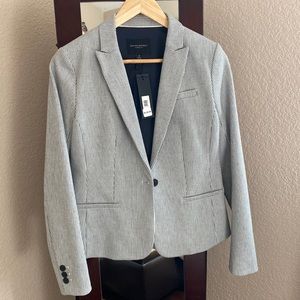 Classic fit tailored jacket. Grey/white stripes fully lined